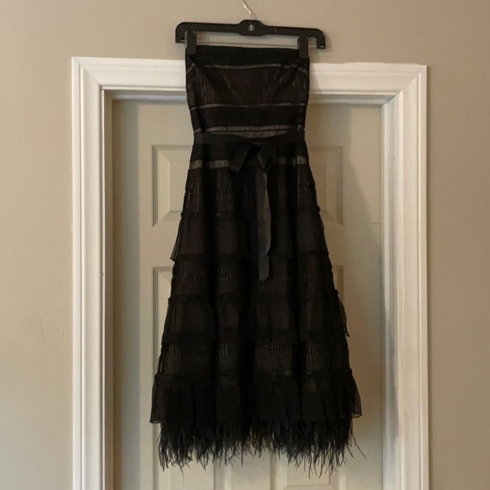 Vintage BCBG Maxazria Strapless black lace dress with Ostrich feathers - Picture 2 of 5